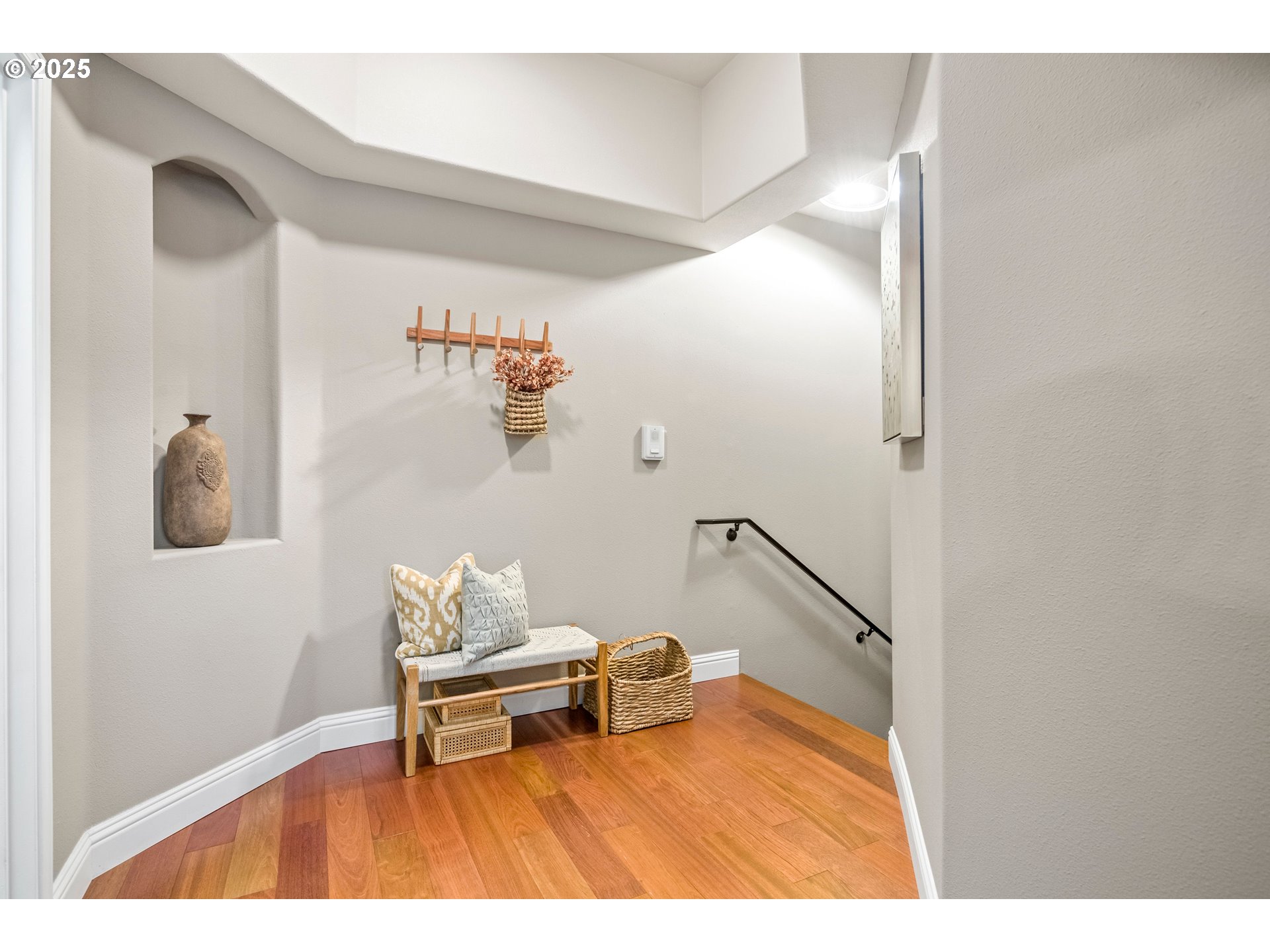 975 Springtree Lane West Linn, OR 97068 - Photo 8 of 48 a living room with furniture and a wooden floor