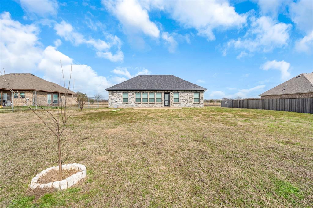 11729 County Road 313 Terrell, TX 75161 - Photo 4 of 25 a swimming pool with an outdoor seating