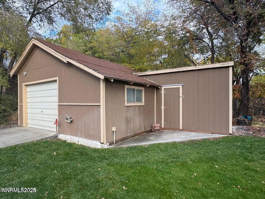 121 West Shepard Street Winnemucca, NV 89445 - Photo 3 of 14 a backyard of a house with lawn chairs and a large tree