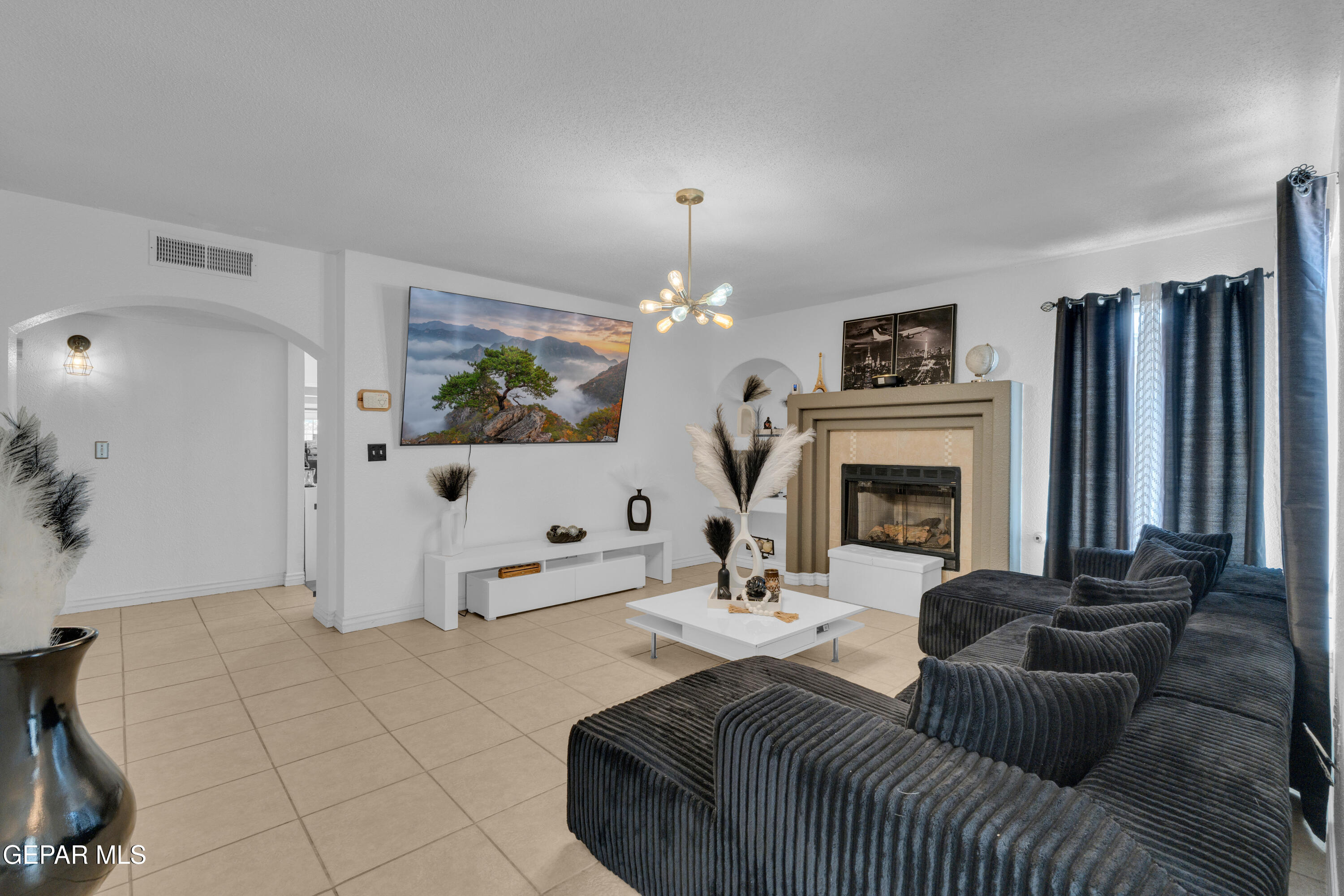 5758 Castle Way El Paso, TX 79932 - Photo 4 of 43 2 (1)