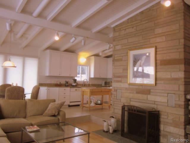 11851 Durston Road Pinckney, MI 48169 - Photo 7 of 16 7 GREAT ROOM 3.jpg