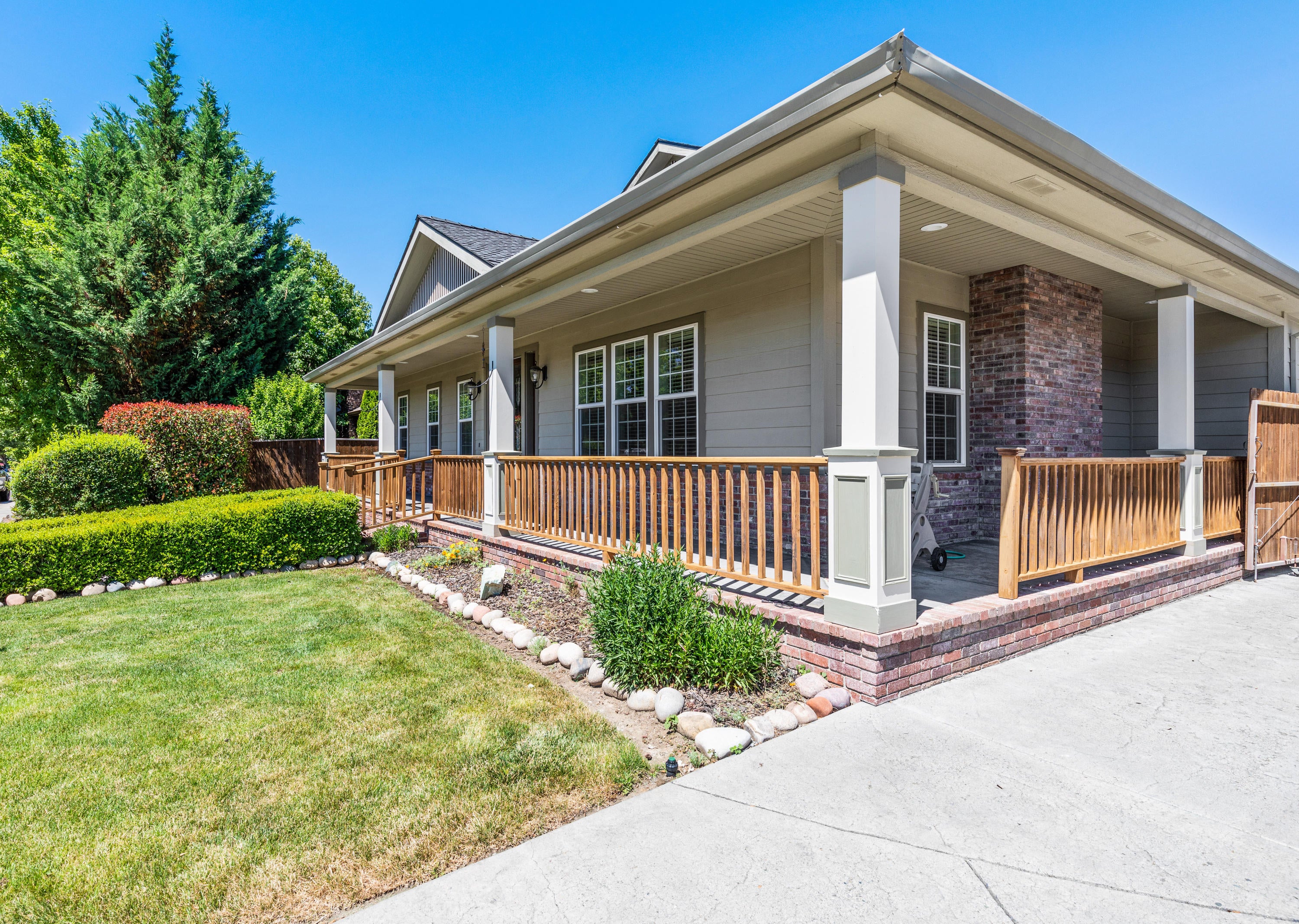 935 Pumpkin Ridge Eagle Point, OR 97524 - Photo 45 of 47 9R9A6853