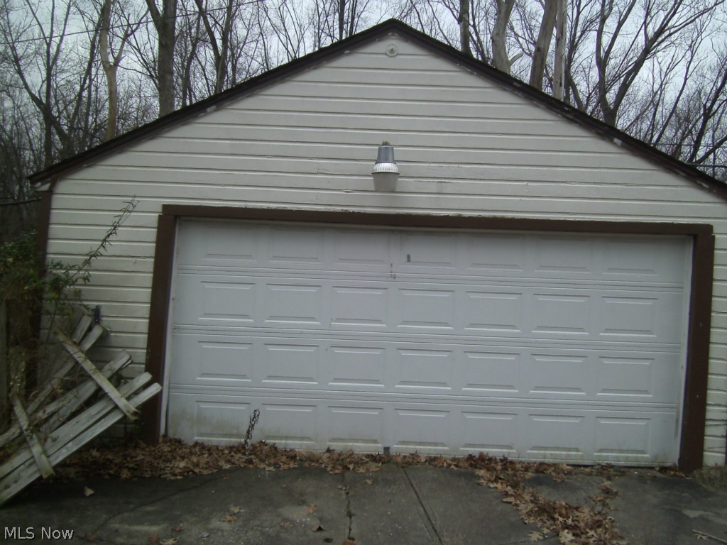 1972 Rookwood Road Cleveland, OH 44112 - Photo 4 of 10