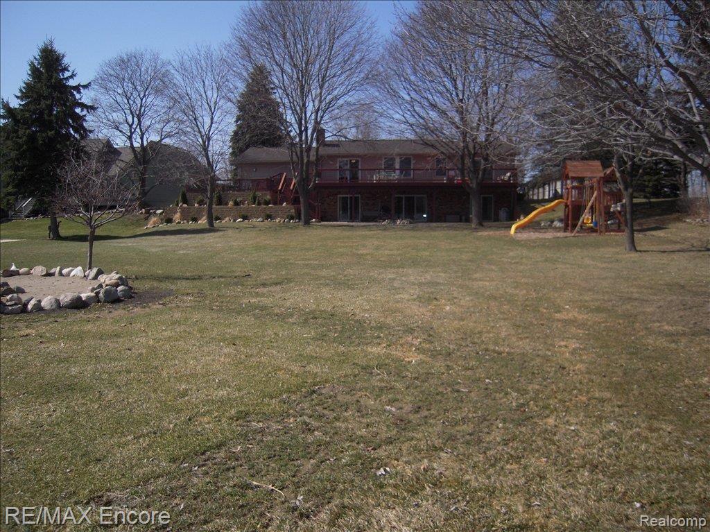 9180 Sashabaw Road Clarkston, MI 48348 - Photo 8 of 25 Enormous Yard