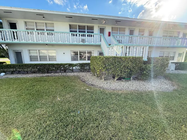 a view of front of house with a yard