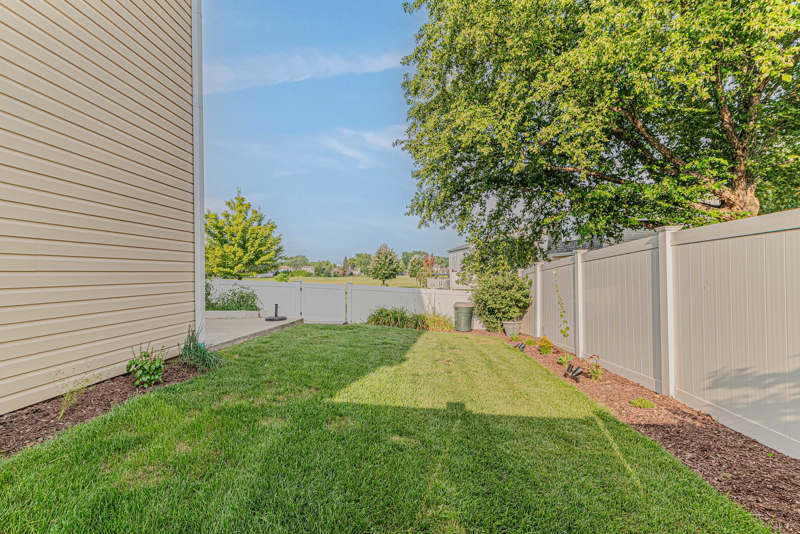 184 Rodenburg Road Roselle, IL 60172 - Photo 20 of 29 a view of backyard with garden