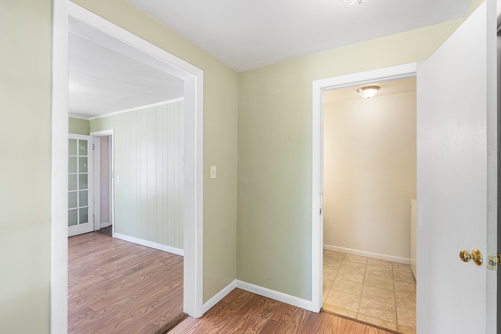 13 Maple Street Easthampton, MA 01027 - Photo 19 of 36