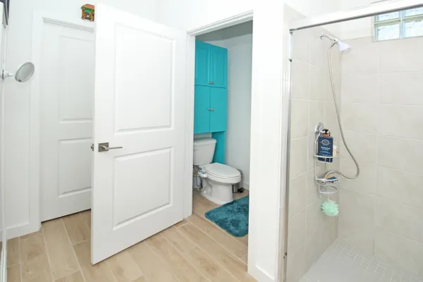 a bathroom with double vanity sinks and a mirror