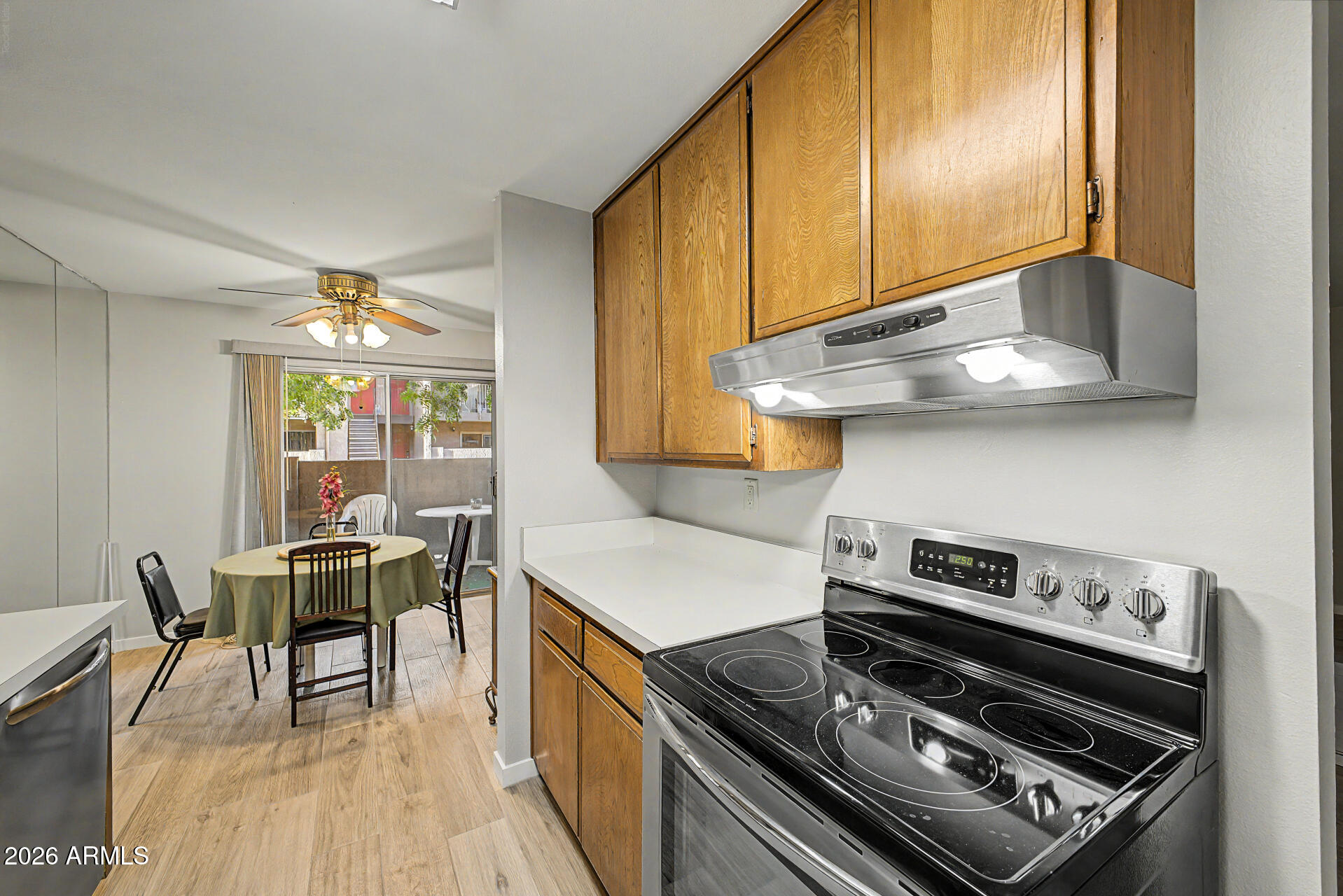 5525 East Thomas Road, Unit H2 Phoenix, AZ 85018 - Photo 6 of 15 12-Thomas