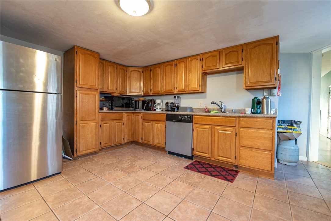 408 Cumberland Hill Road Woonsocket, RI 02895 - Photo 15 of 21