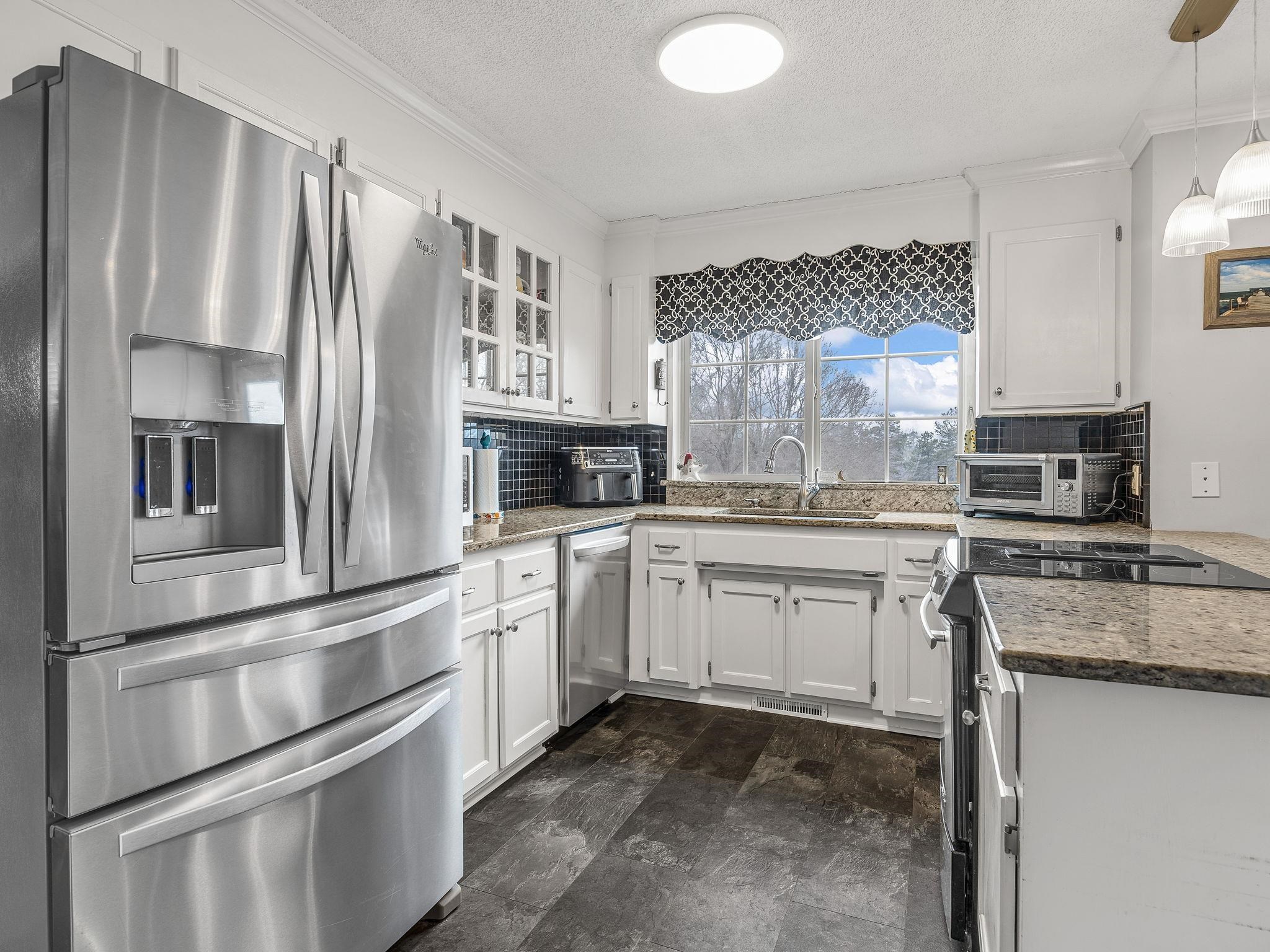 1570 Roddy Road Campobello, SC 29322 - Photo 13 of 47