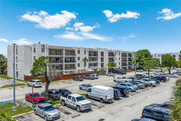 $2,200 | 5775 West 20th Avenue, Unit 404, Hialeah, FL 33012