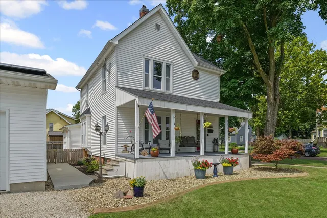 a view of a house with backyard and porch