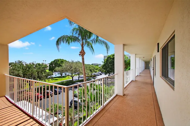 $150,000 | 7290 Kinghurst Drive, Unit 405, Delray Beach, FL 33446