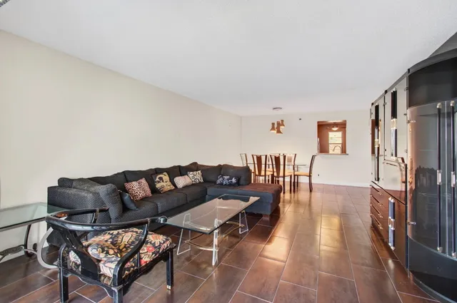 $150,000 | 7290 Kinghurst Drive, Unit 405, Delray Beach, FL 33446