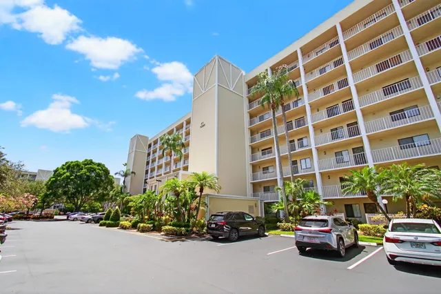 $150,000 | 7290 Kinghurst Drive, Unit 405, Delray Beach, FL 33446