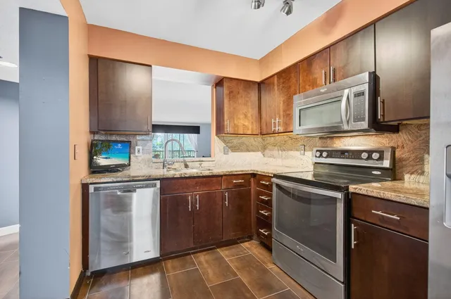 $150,000 | 7290 Kinghurst Drive, Unit 405, Delray Beach, FL 33446