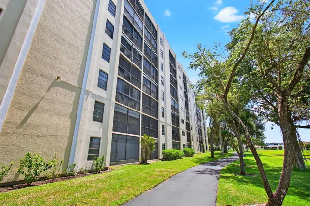 $150,000 | 7290 Kinghurst Drive, Unit 405, Delray Beach, FL 33446