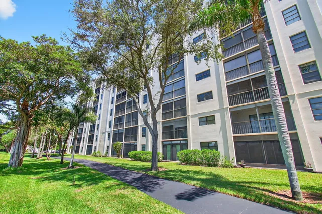 $150,000 | 7290 Kinghurst Drive, Unit 405, Delray Beach, FL 33446