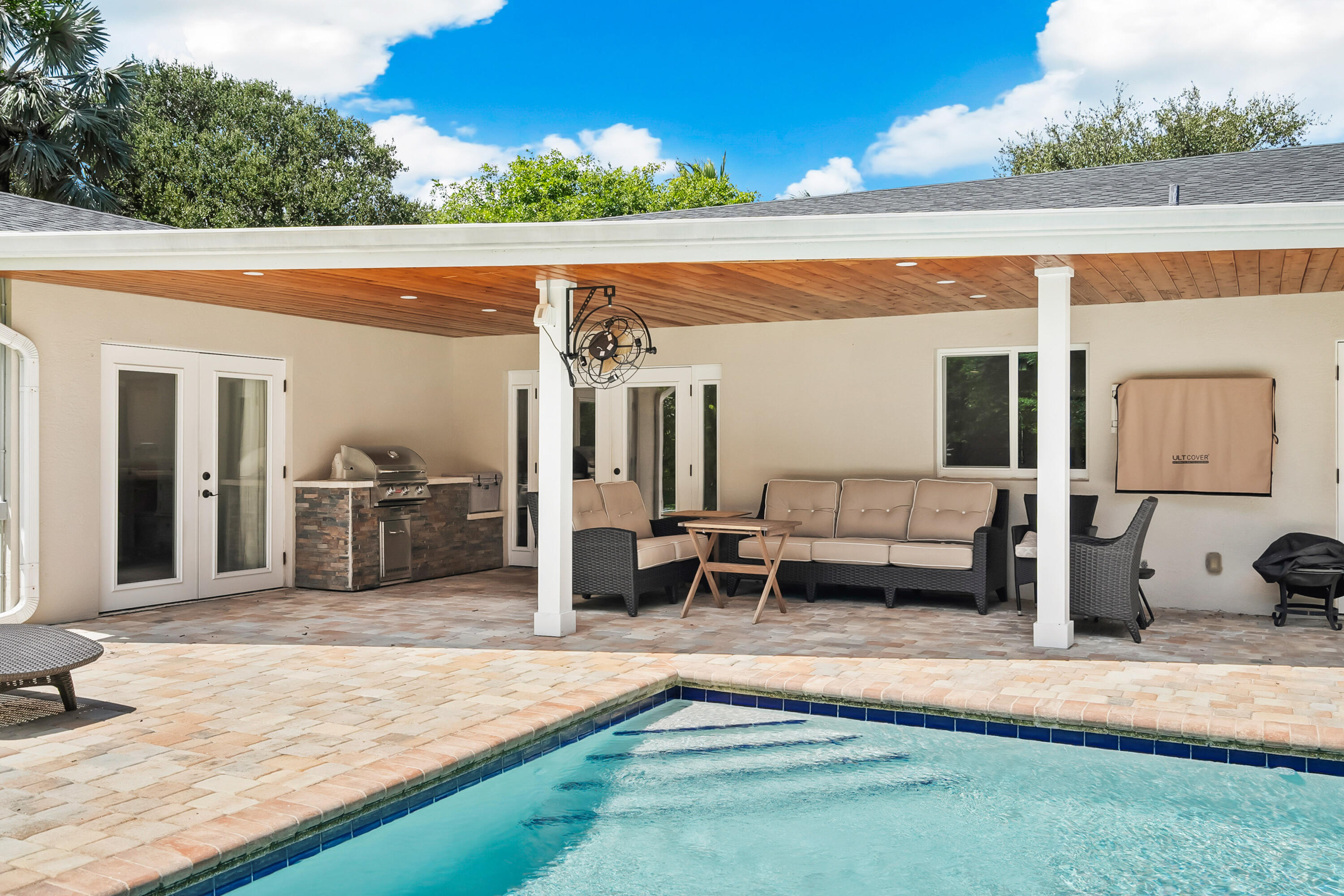 3 Mandalay Road Sewall's Point, FL 34996 - Photo 30 of 46 a view of a living room and a yard