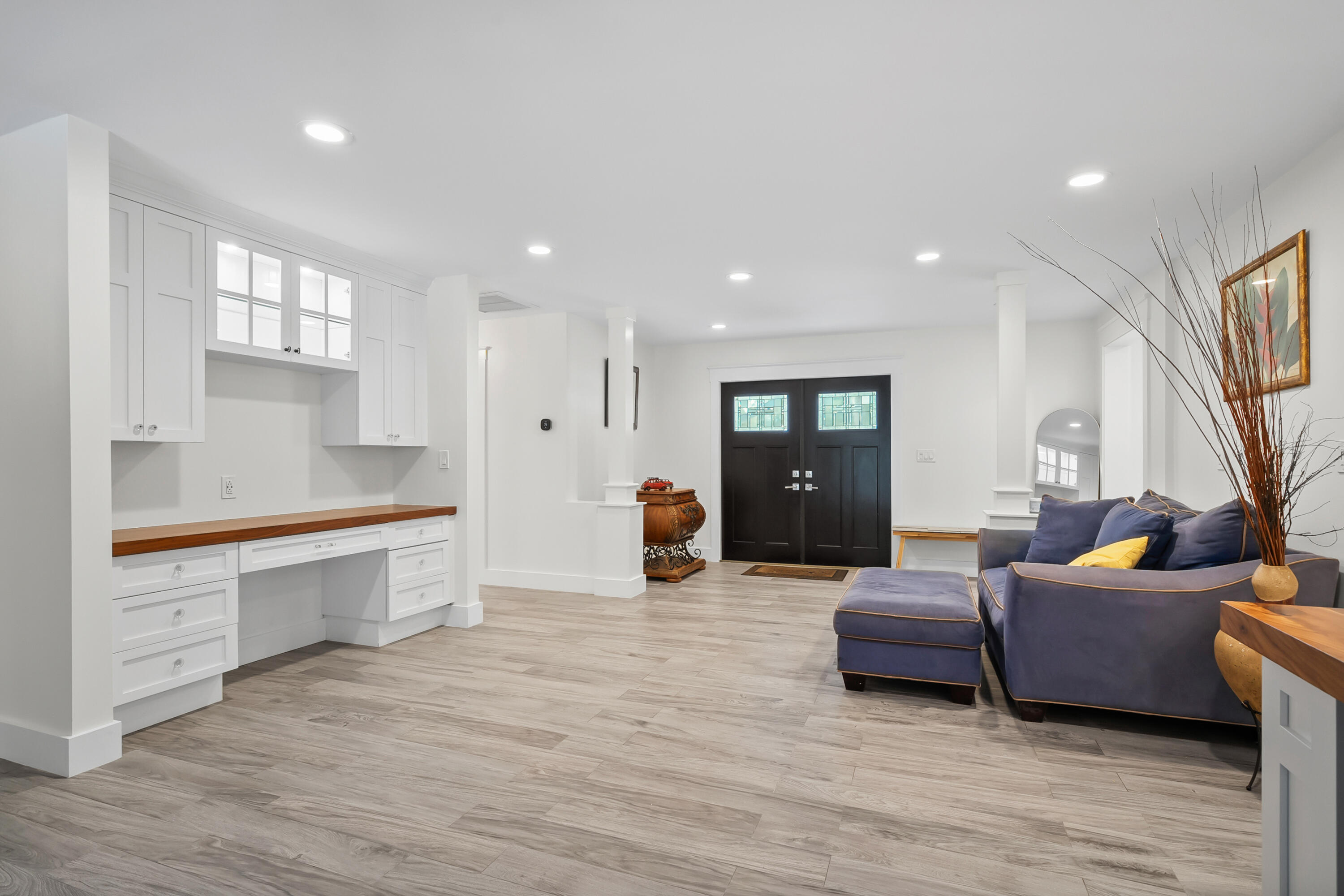 3 Mandalay Road Sewall's Point, FL 34996 - Photo 7 of 46 a large living room with stainless steel appliances granite countertop a couch and a view of living room