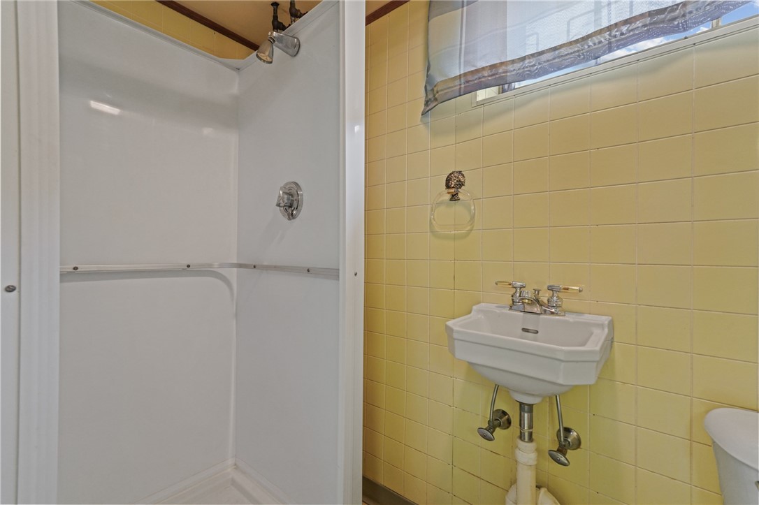 252 George Waterman Road Johnston, RI 02919 - Photo 19 of 29