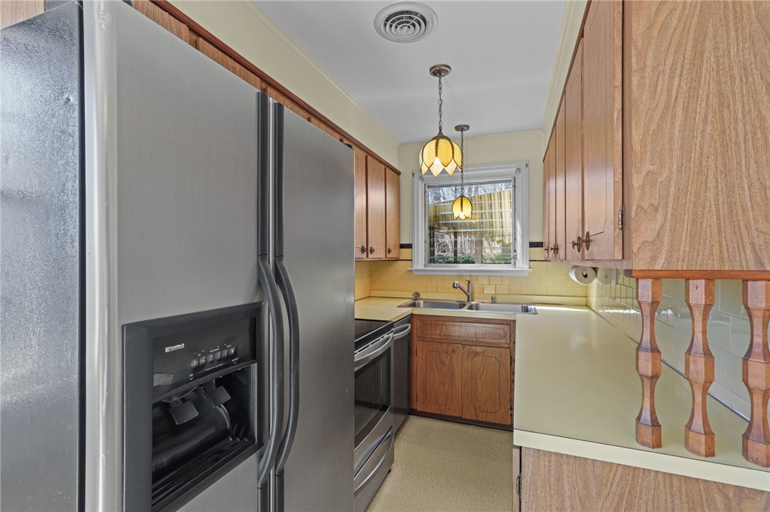 252 George Waterman Road Johnston, RI 02919 - Photo 7 of 29