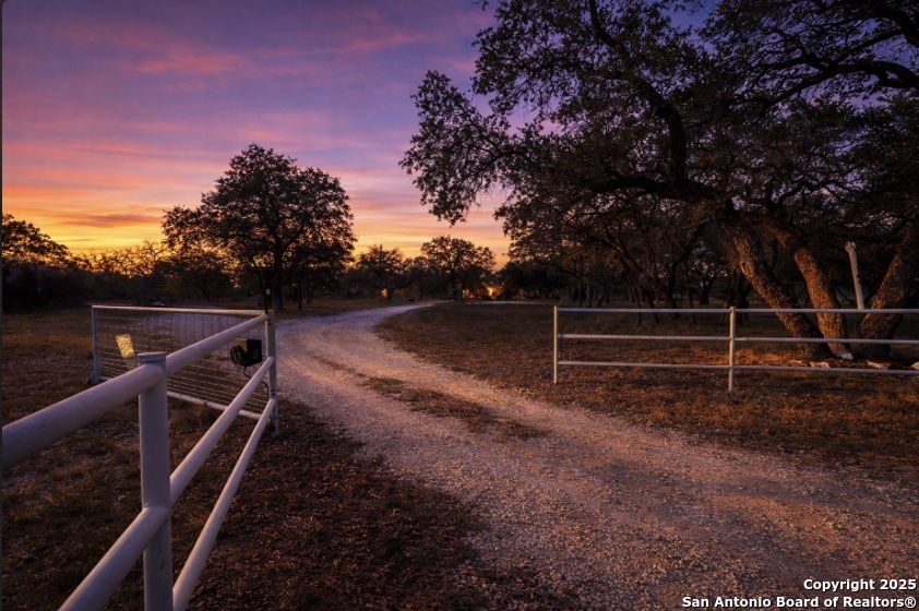 140 County Road 7866 Devine, TX 78016 - Photo 1 of 5
