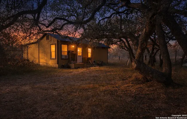 $383,000 | 140 County Road 7866, Devine, TX 78016