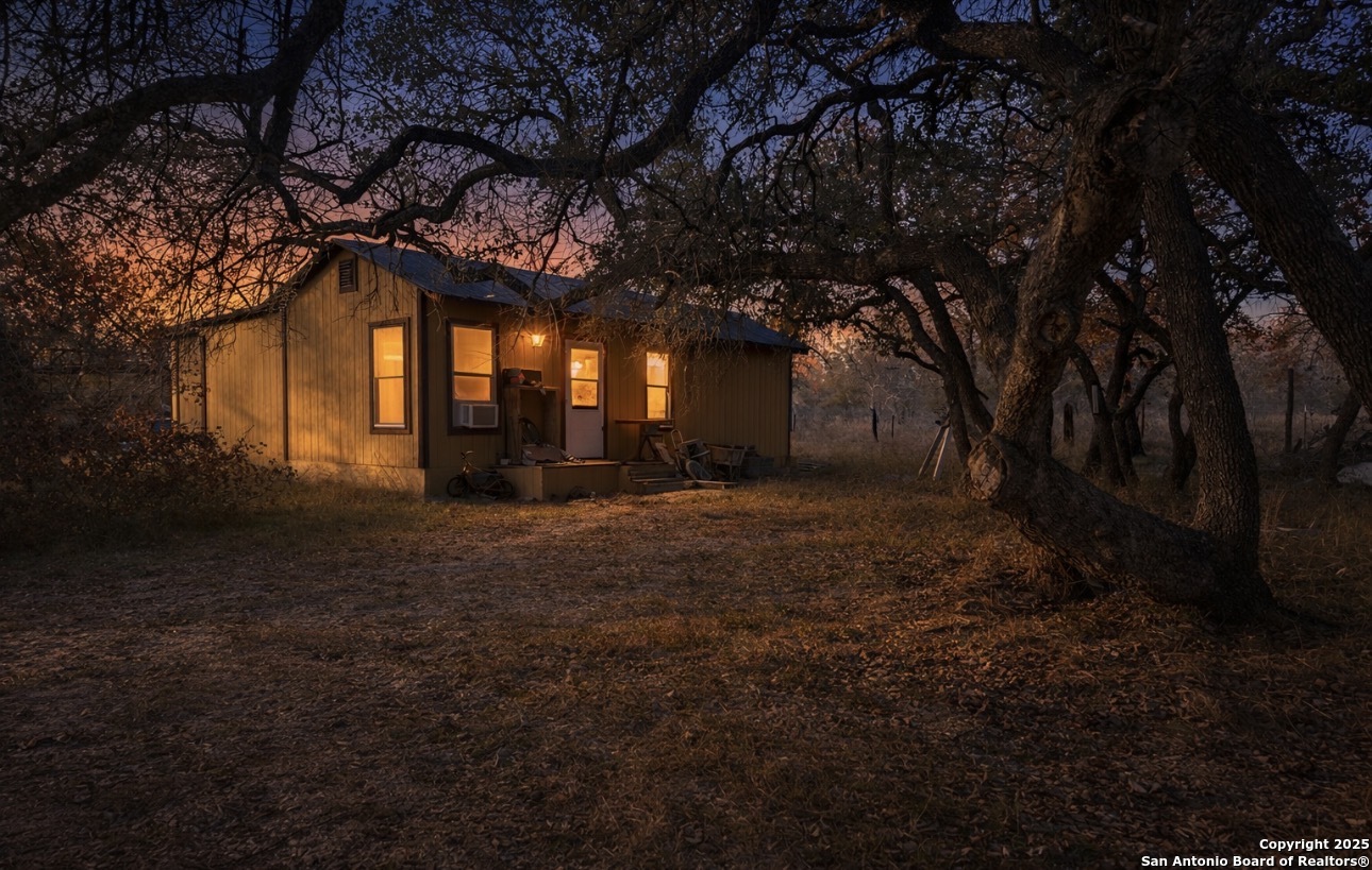 140 County Road 7866 Devine, TX 78016 - Photo 5 of 5