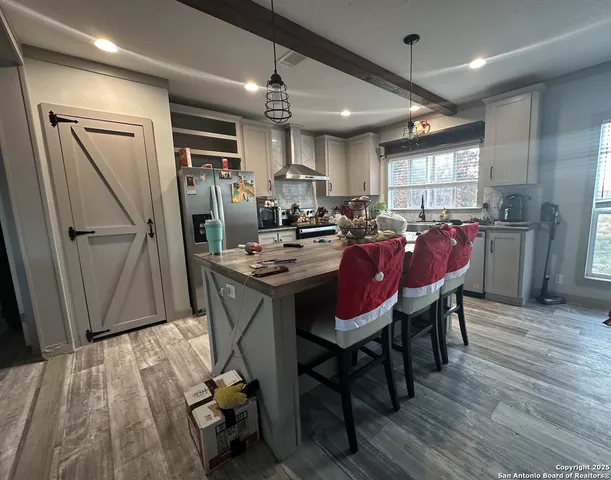 $383,000 | 140 County Road 7866, Devine, TX 78016