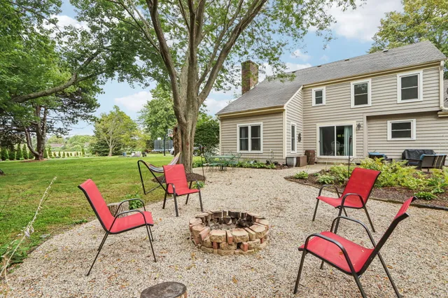 $499,900 | 3 Birchwood Court, Wind Point, WI 53402