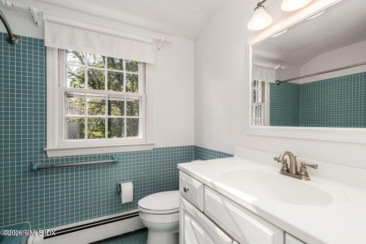 14 Shoal Point Lane Riverside, CT 06878 - Photo 28 of 30 hall bath