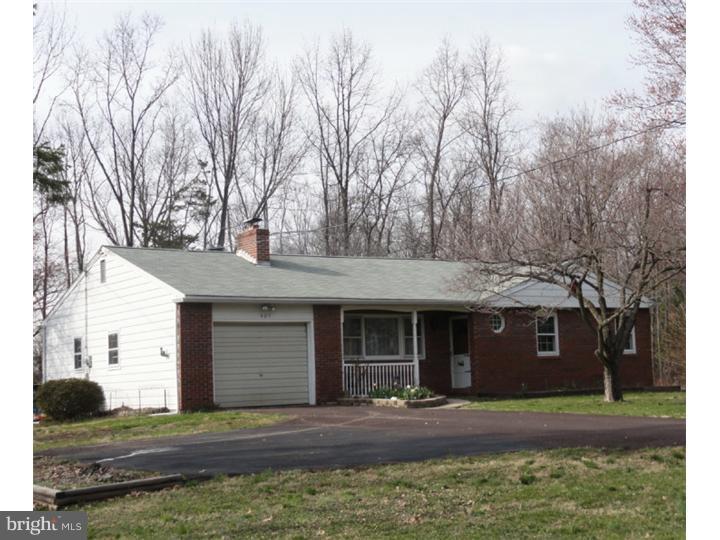 405 Ridge Road Telford, PA 18969 - Photo 2 of 18 Exterior Front