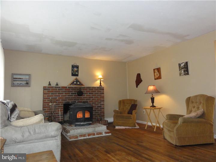 405 Ridge Road Telford, PA 18969 - Photo 6 of 18 Living Room
