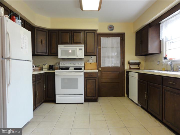 405 Ridge Road Telford, PA 18969 - Photo 8 of 18 Kitchen