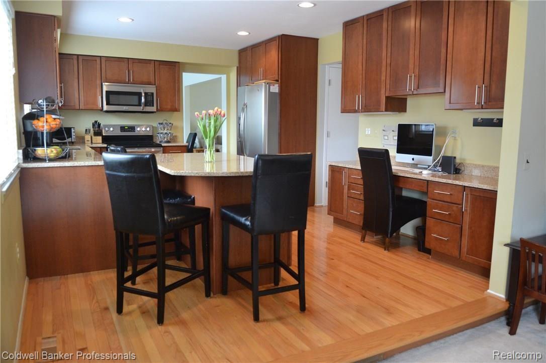2156 Elkhorn Drive Rochester, MI 48307 - Photo 9 of 25 Brand new gourmet kitchen with island seating