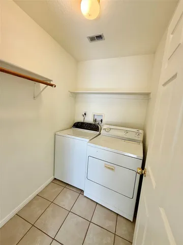 $1,150 | 827 Algoa-Friendswood Road, Alvin, TX 77511