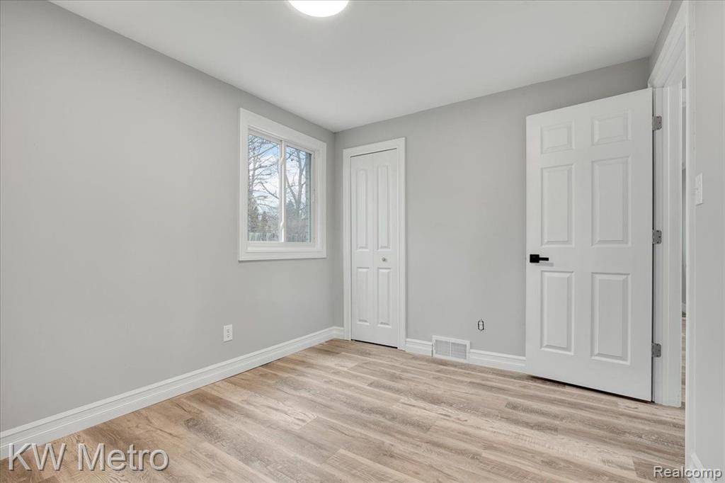 29270 Rambling Road Southfield, MI 48076 - Photo 12 of 33