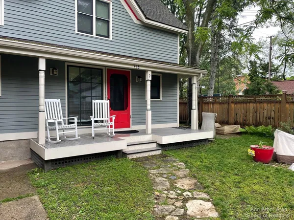 $3,000 | 438 3rd Street, Unit 2, Ann Arbor, MI 48103