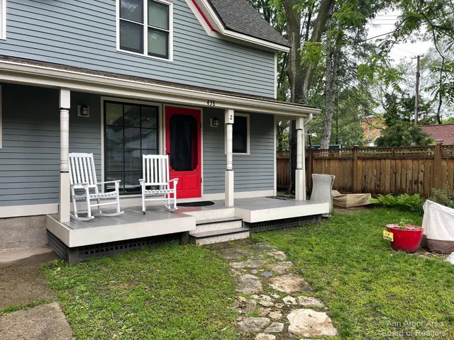$3,100 | 438 3rd Street, Unit 2, Ann Arbor, MI 48103