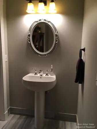 $3,000 | 438 3rd Street, Unit 2, Ann Arbor, MI 48103