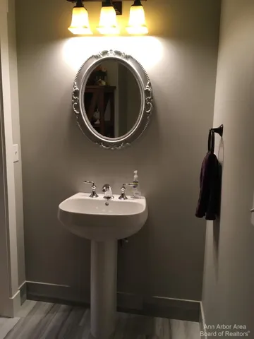 $3,100 | 438 3rd Street, Unit 2, Ann Arbor, MI 48103