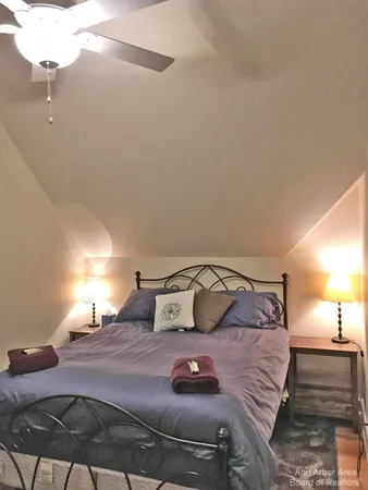 $3,000 | 438 3rd Street, Unit 2, Ann Arbor, MI 48103