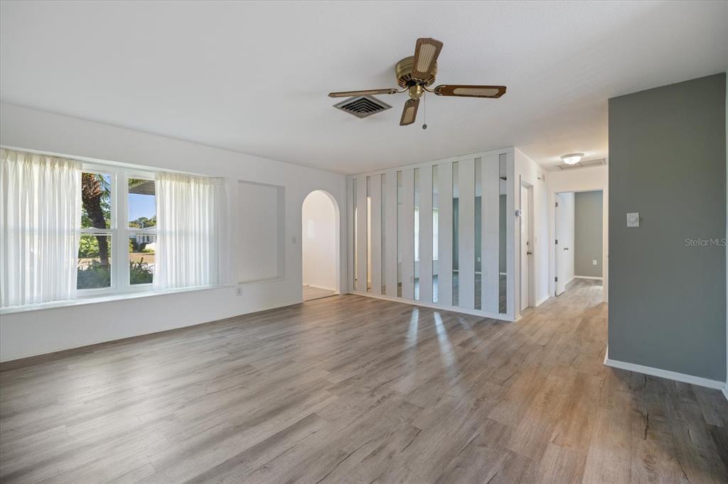 3568 Roslyn Road Venice, FL 34293 - Photo 8 of 29 Gallery Image 8