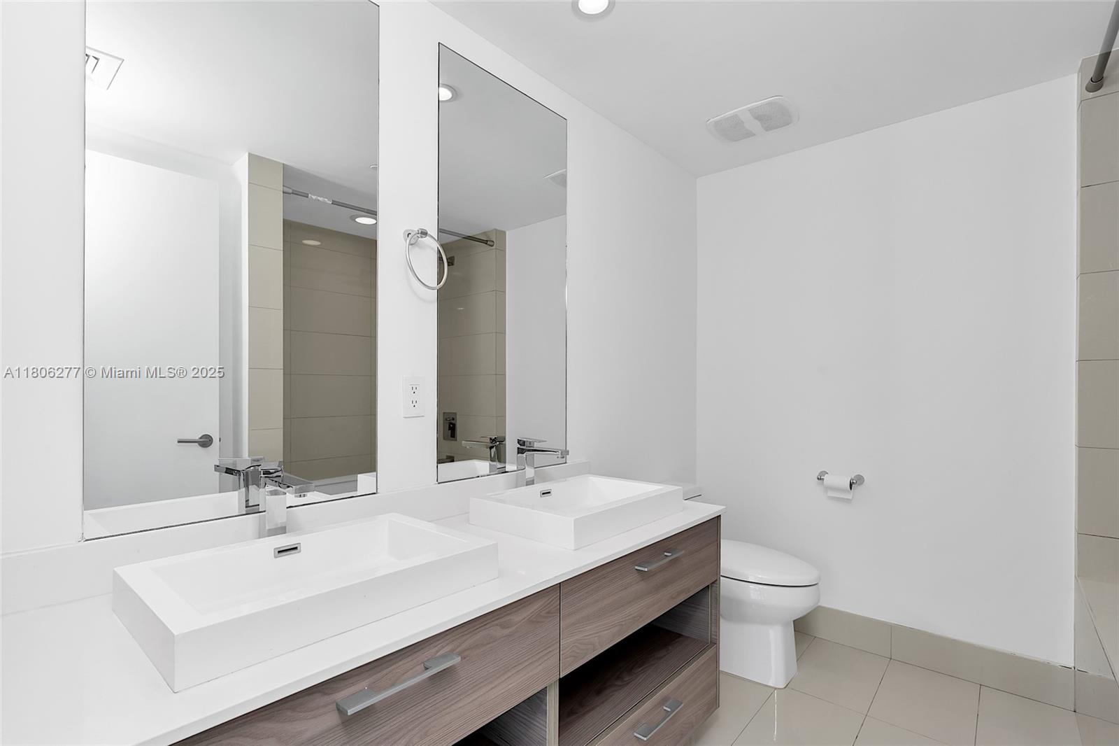 1300 South Miami Avenue, Unit 3211 Miami, FL 33130 - Photo 27 of 38 a bathroom with a sink and a mirror