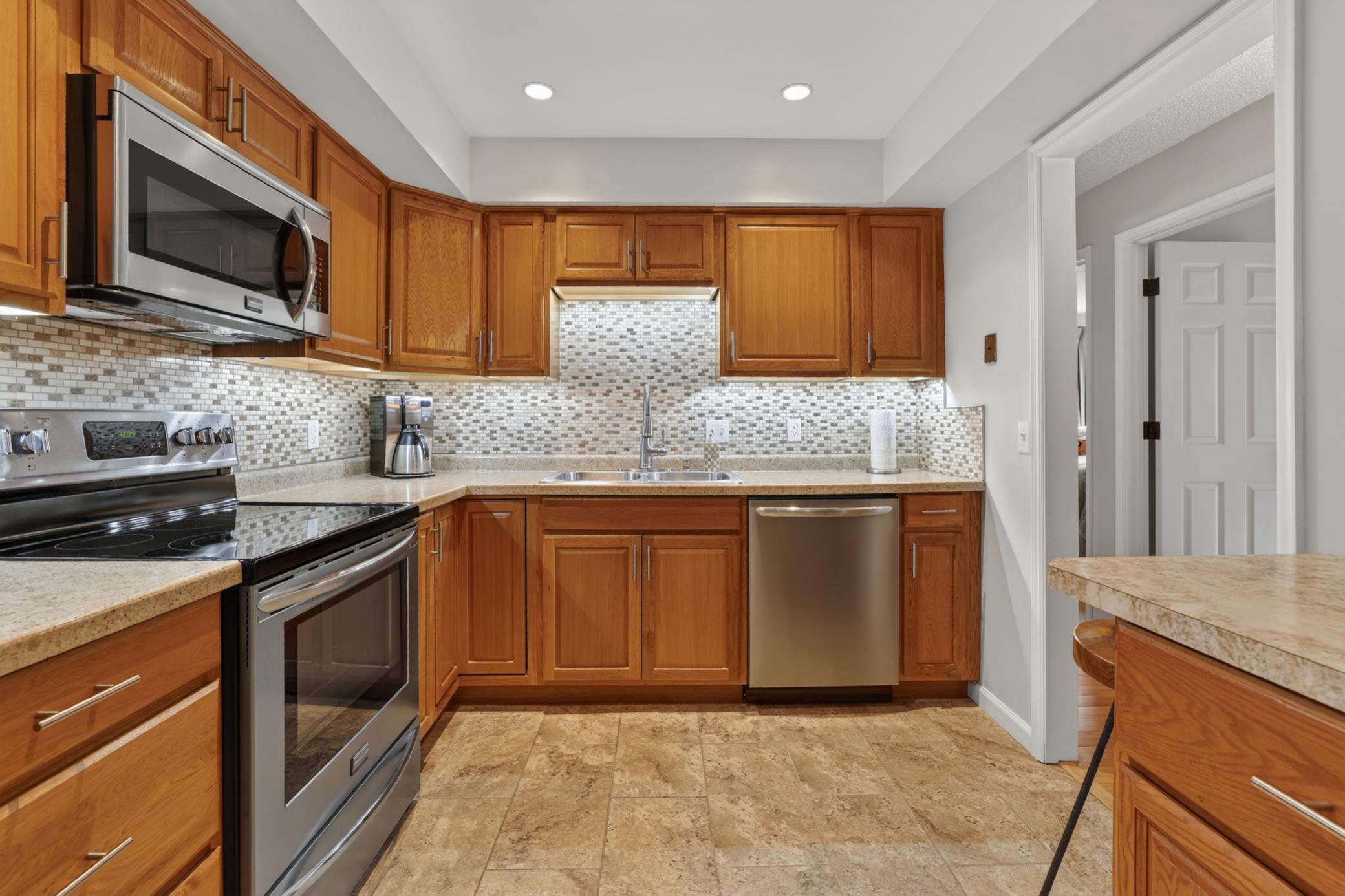 2055 Carriage Drive Southwest, Unit 2055H Rochester, MN 55902 - Photo 2 of 45