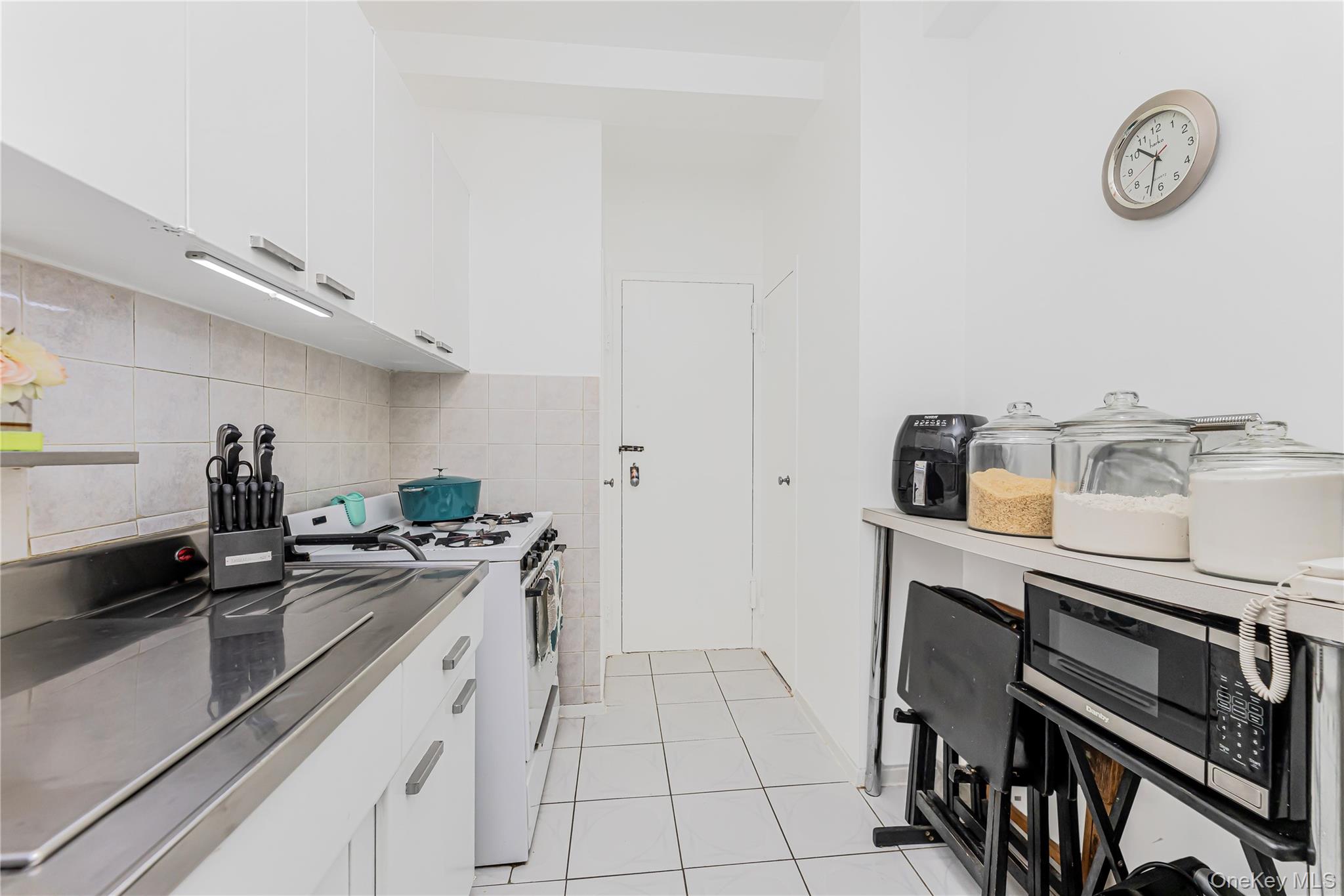 2 Fordham Hill Ovl, Unit 2F Bronx, NY 10468 - Photo 12 of 27 a kitchen with a sink cabinets and appliances