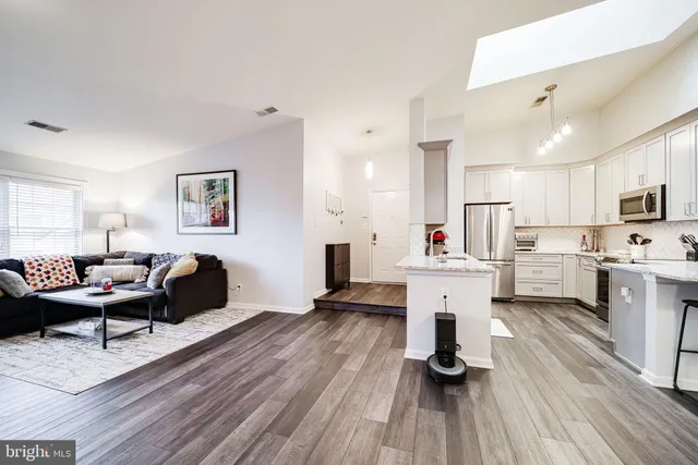 $2,800 | 7510 Ashby Lane, Unit J, Alexandria, VA 22315