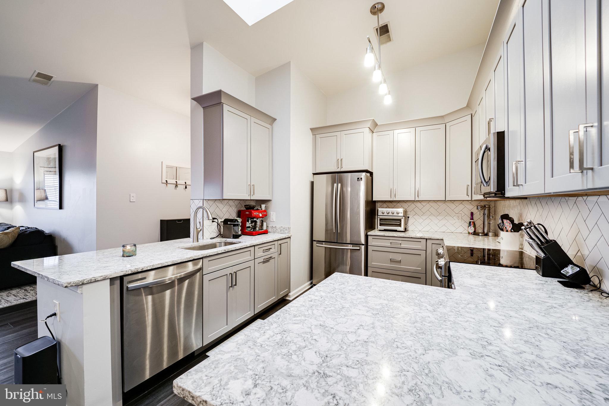 7510 Ashby Lane, Unit J Alexandria, VA 22315 - Photo 14 of 53 Kitchen